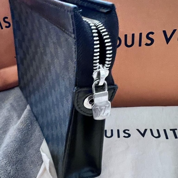 Pochette Voyage 10.6 length x 8.3 height x 2 inches width. - Picture 2 of 6